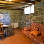 Casas De Xisto, Branda Da Aveleira Melgaço