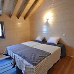Casas De Xisto, Branda Da Aveleira Nyaraló Melgaço