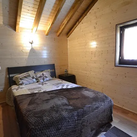 Casas De Xisto, Branda Da Aveleira Melgaço