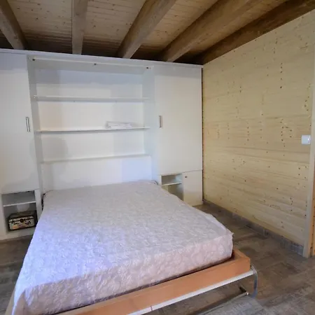 Casas De Xisto, Branda Da Aveleira Melgaço