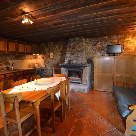 Casas De Xisto, Branda Da Aveleira