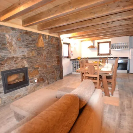 Casas De Xisto, Branda Da Aveleira Melgaço