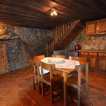 Casas De Xisto, Branda Da Aveleira Мелгасу
