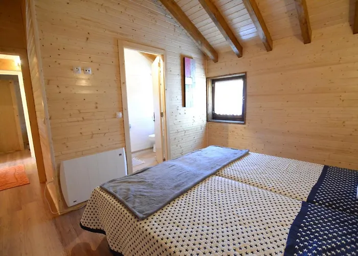 Casas De Xisto, Branda Da Aveleira Melgaço